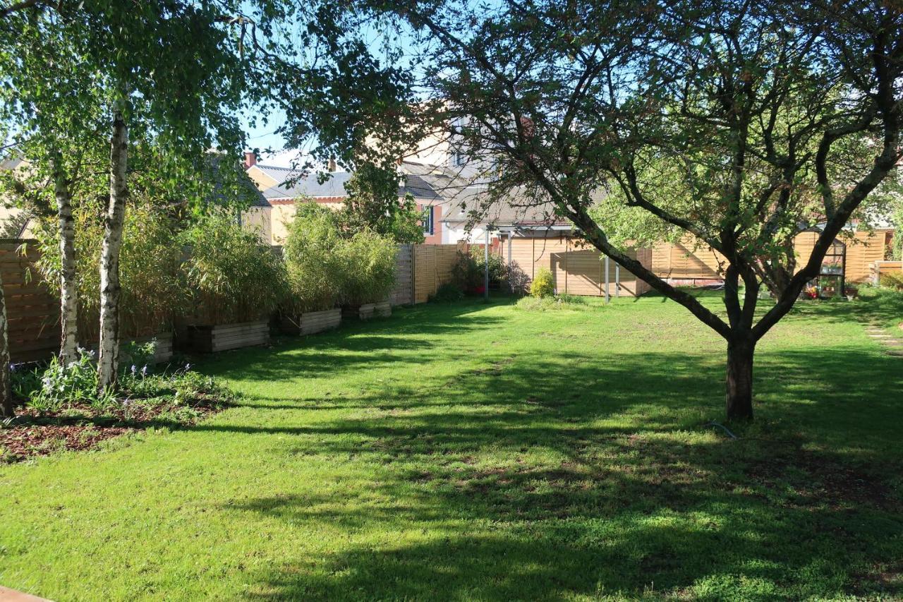 Au Jardin De L'Eventail Bed & Breakfast Le Mans Exterior foto